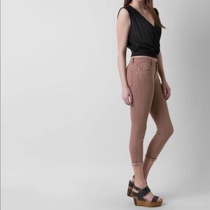 Free people super soft rolled hem skinny jeans! Size 26